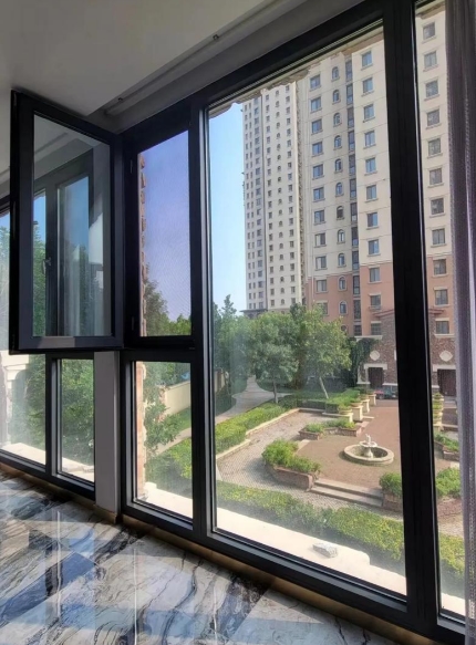 安装断桥铝门窗时以防材料发生电化学反应